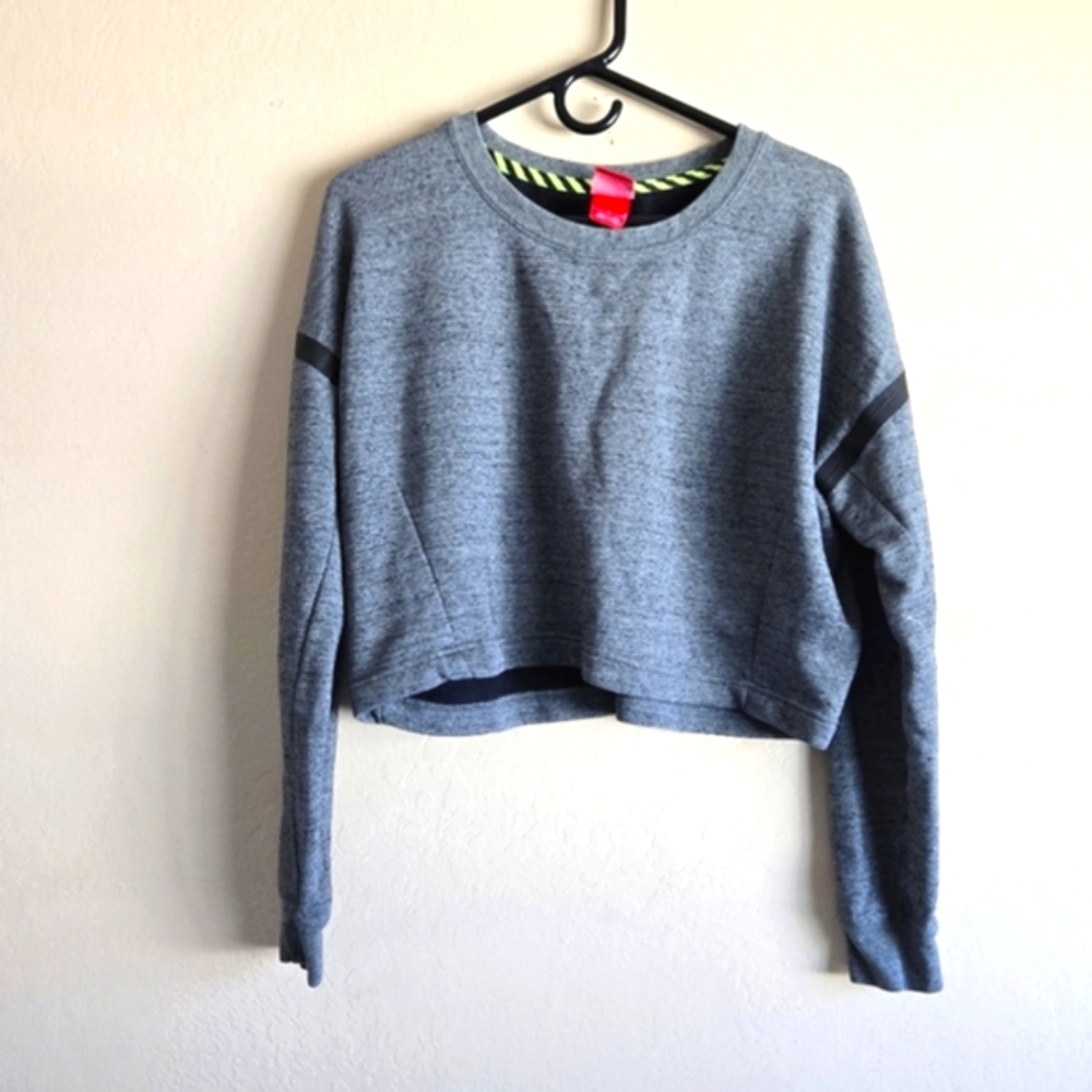 Nike Tech Grey cropped Crewneck Pullover sweatshirt Size Large Casual Sporty
